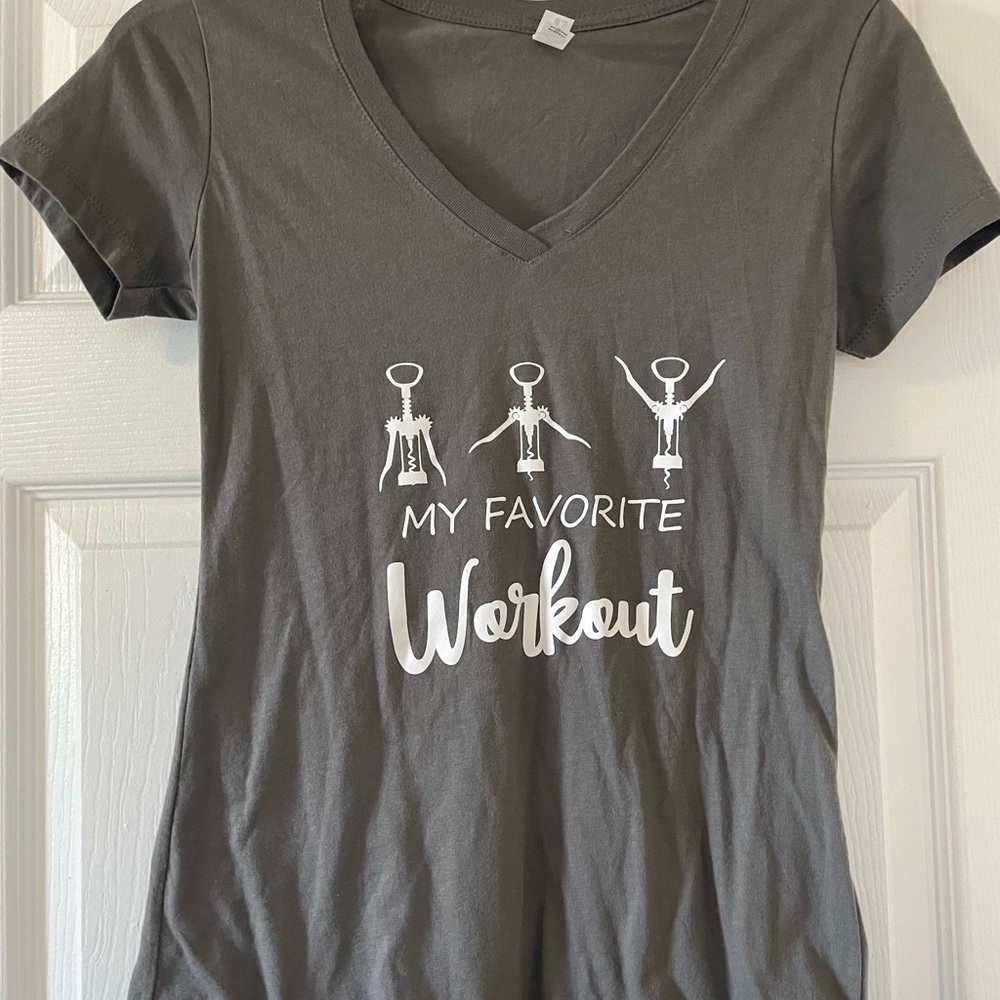 V-neck tshirt; Size: Small; Color: Gray